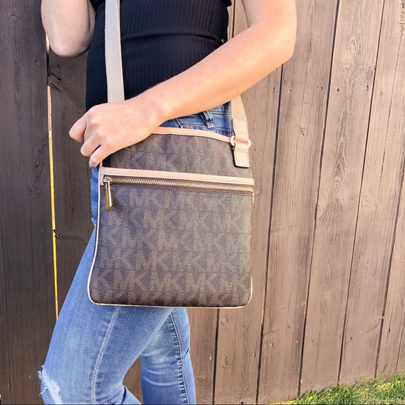 Michael Kors Handbags - Michael Kors crossbody purse